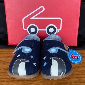 NEW See Kai Run slippers with penguin, toddler size 5